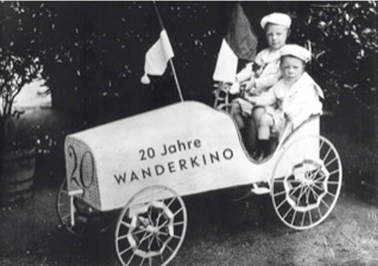 Tobias Rank und Sebastian Pank mit ihrem Leipziger Wanderkino