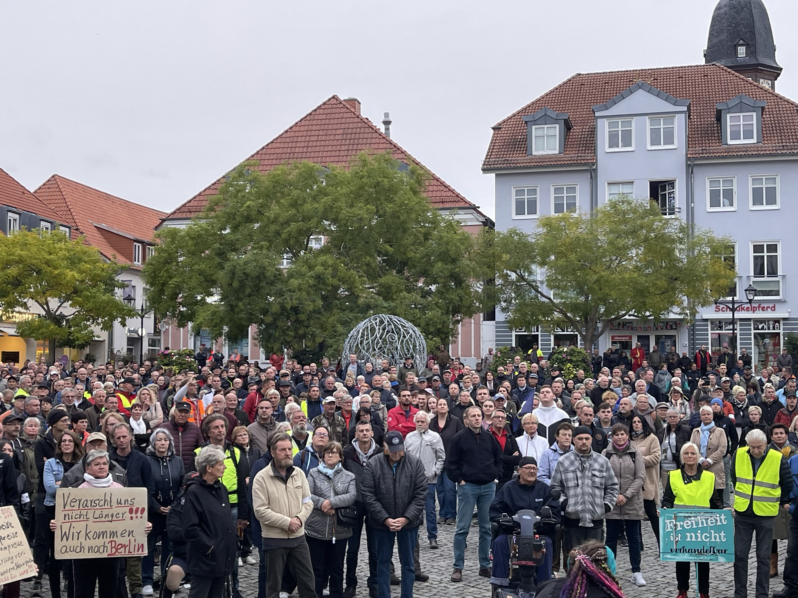 800 Demonstranten in Waren (Müritz)