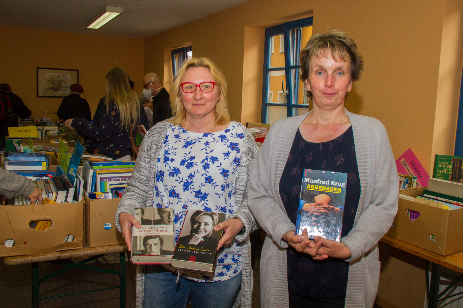 Bücherflohmarkt in Röbel/Müritz Stadtbibliothek Röbel/Müritz Eva-Maria Bening und Jacqueline Schult