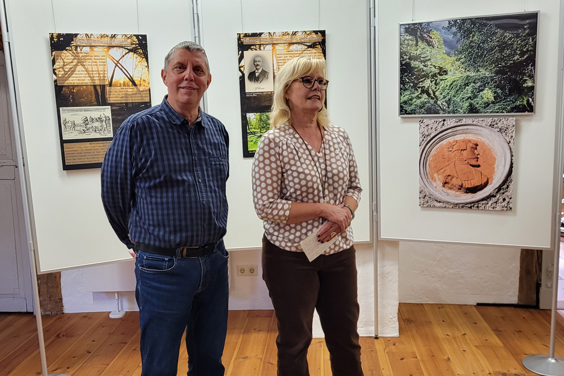 Museumsleiterin Undine Haase und Archivar Rainer Hilse Ankershagen