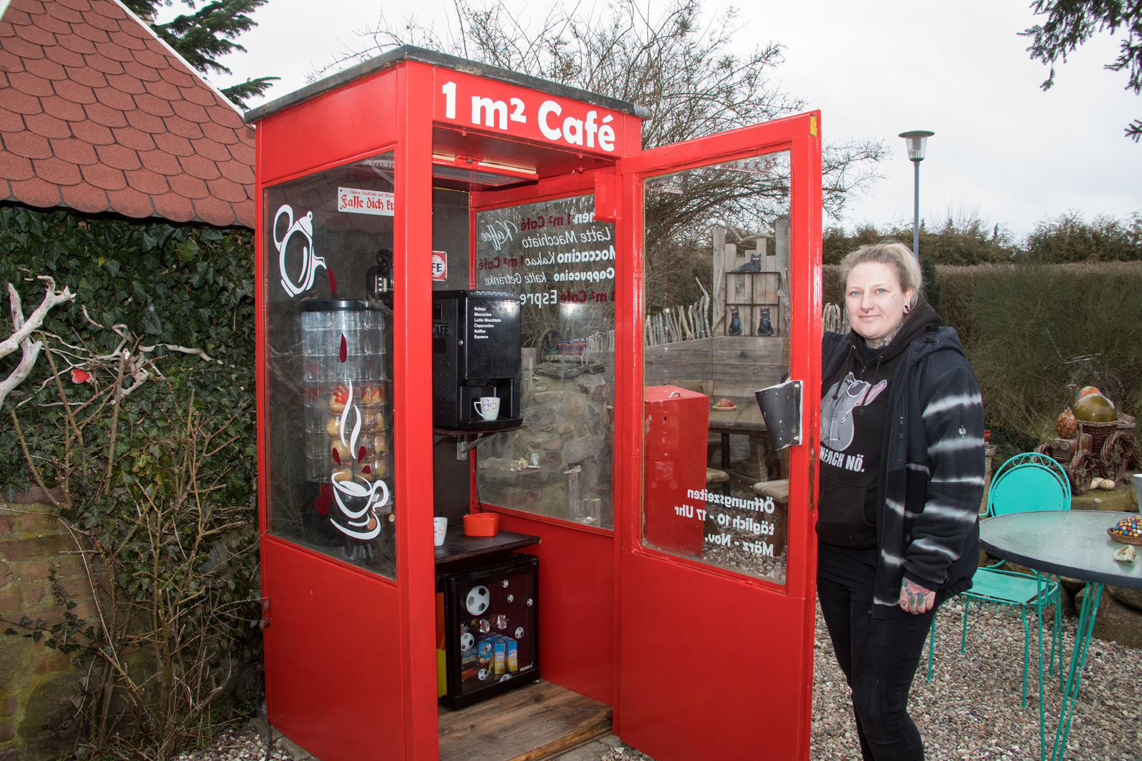 Café in der Telefonzelle