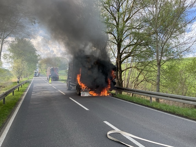 Holzlaster fängt Feuer Plasten Kittendorf